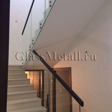 Изображение Ограждения лестницы из стекла с квадратным поручнем