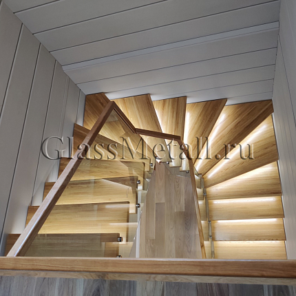Изображение Лестница в доме с подсветкой