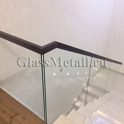 Изображение Ограждения лестницы из стекла с квадратным поручнем